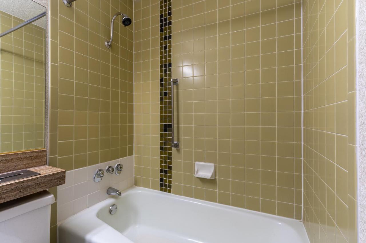 Deluxe Double Room with Two Double Beds - Non-Smoking