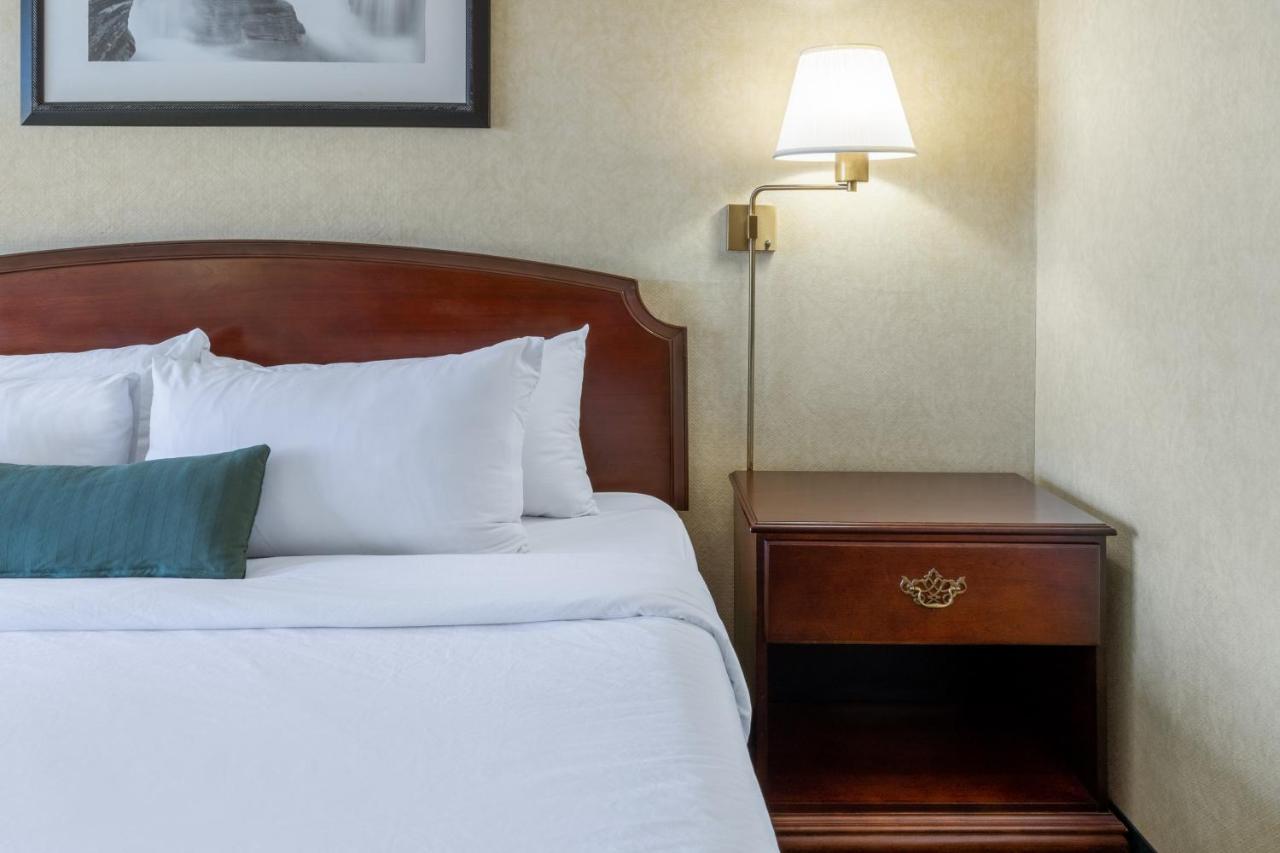 One-Bedroom King Suite - Non-Smoking